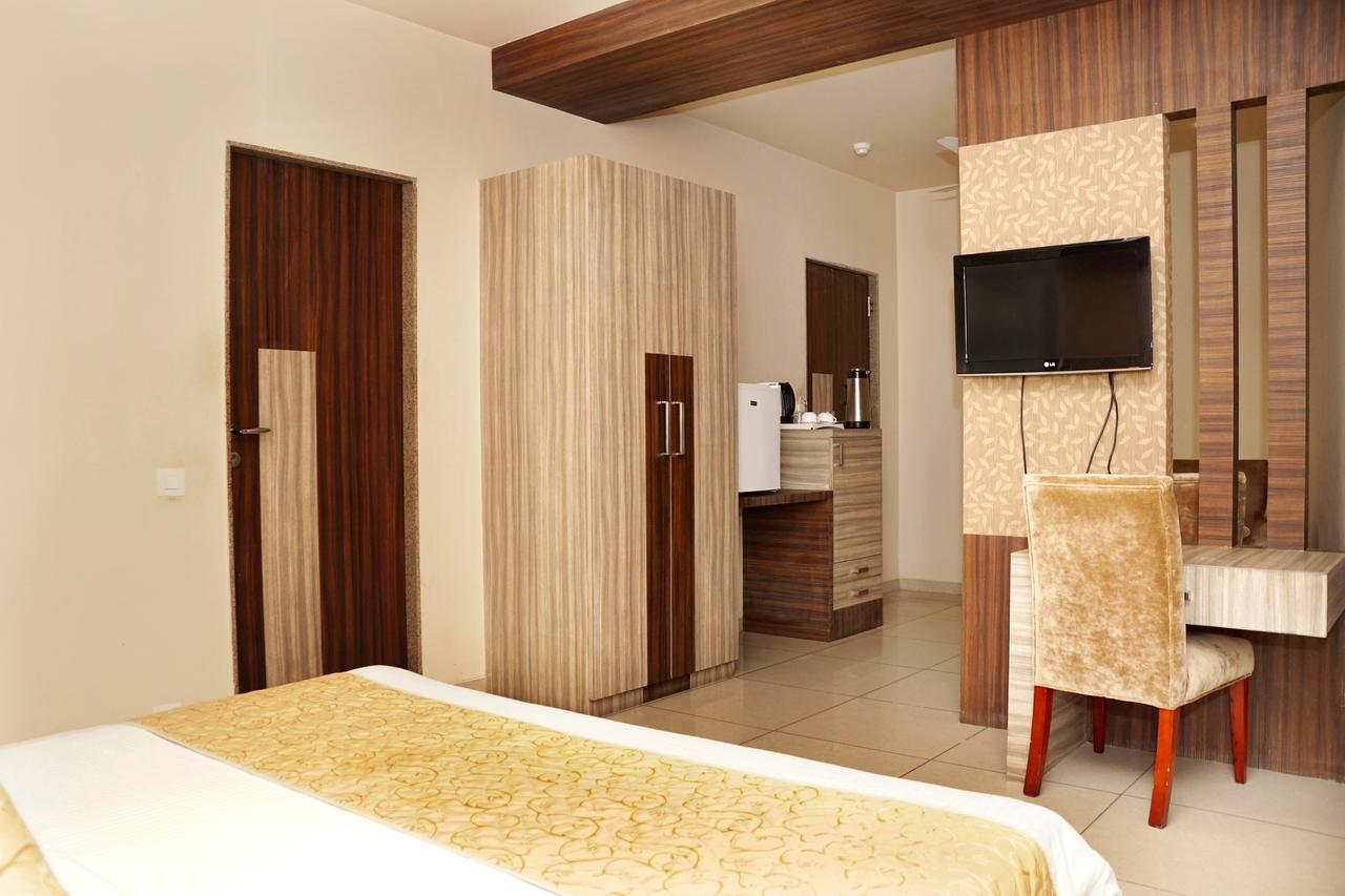 Hotel Gormoh Ahmedabad Exteriör bild