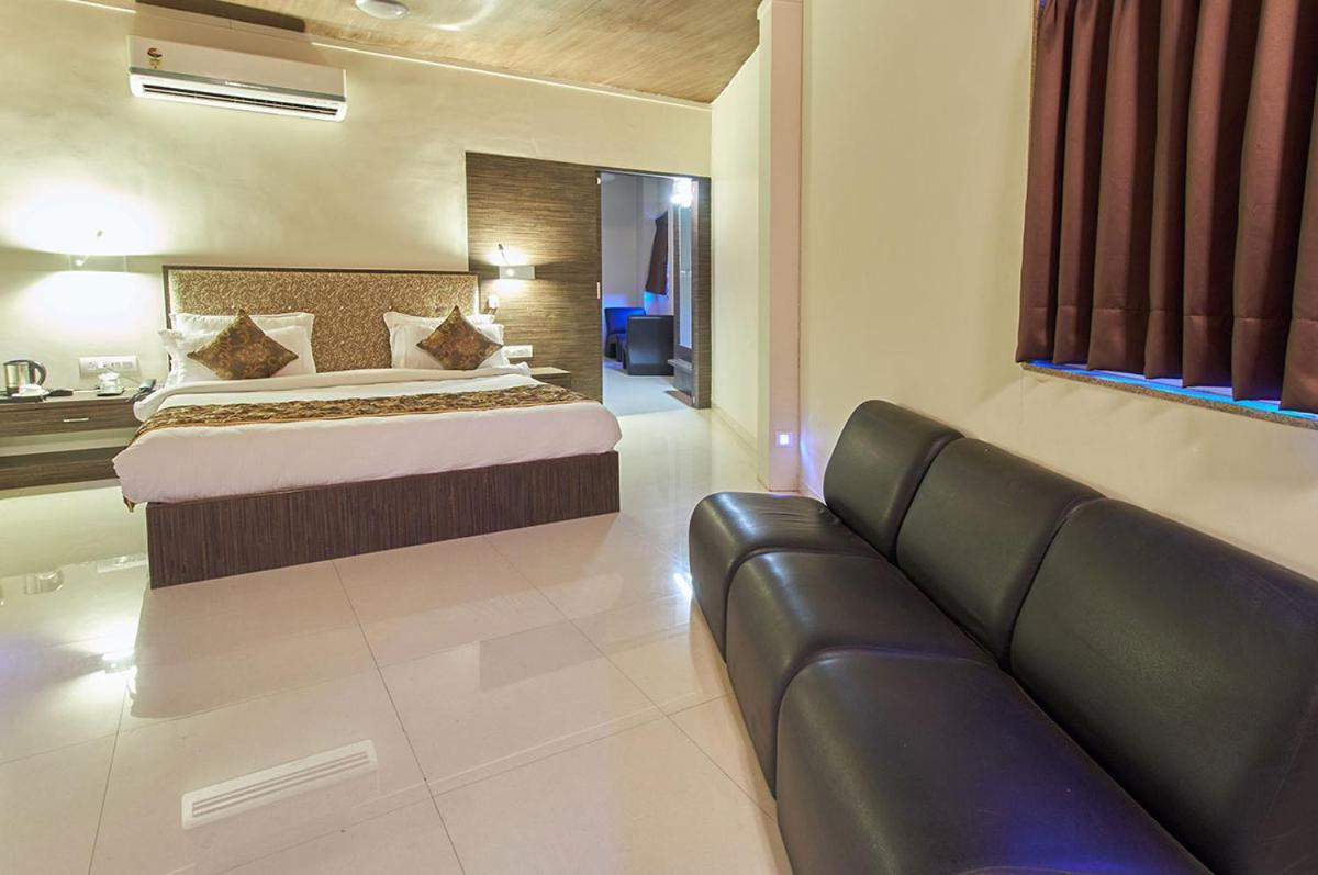 Hotel Gormoh Ahmedabad Exteriör bild