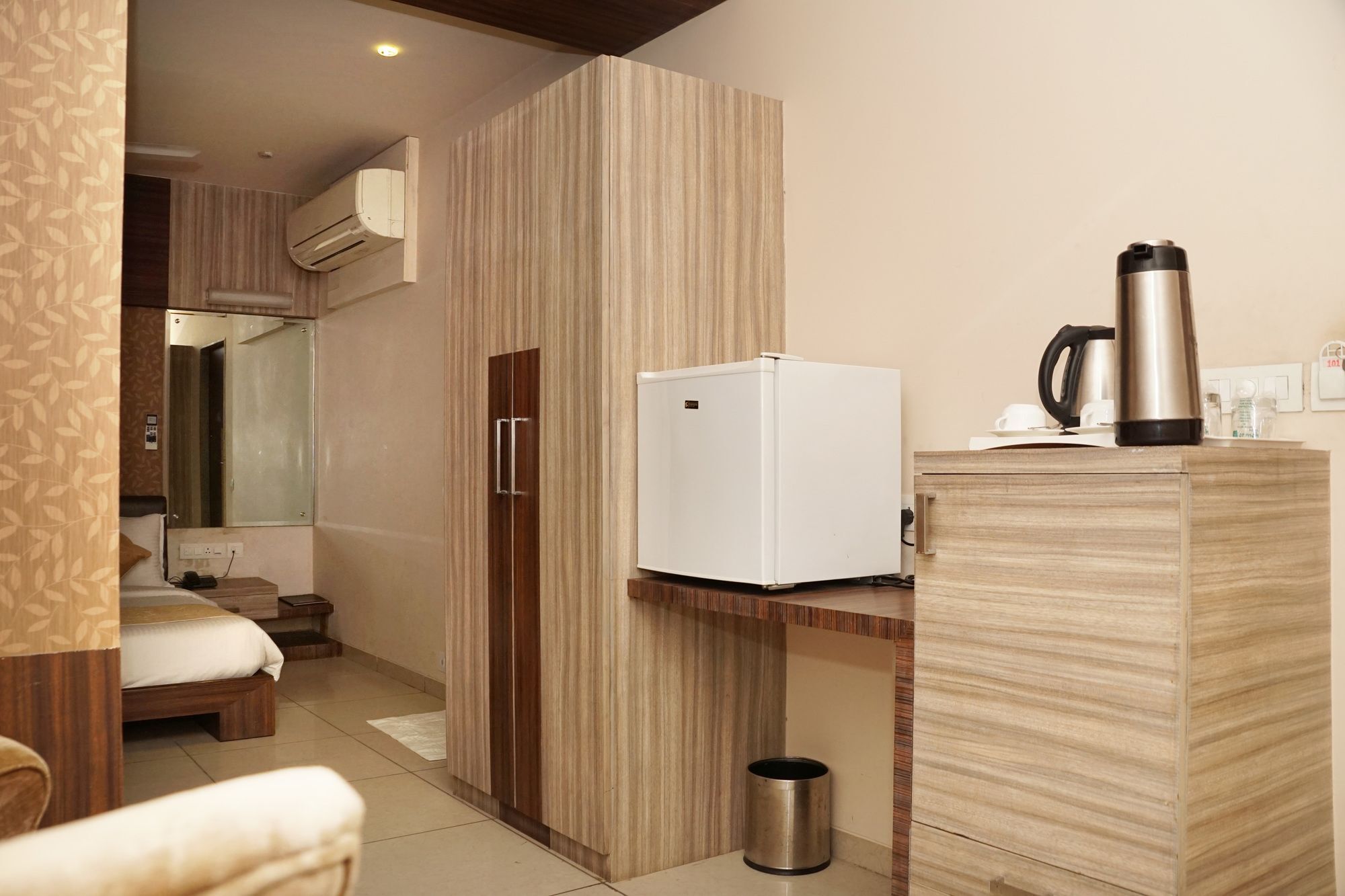 Hotel Gormoh Ahmedabad Exteriör bild